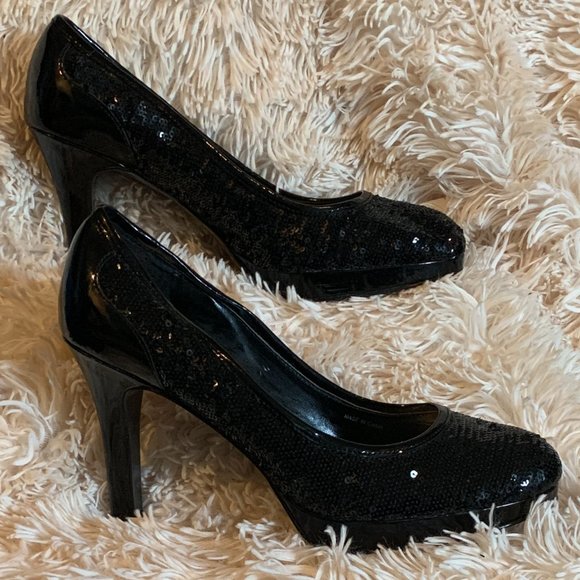 Gently Worn Tahari Cheryl Classy Sequined Heels - Picture 1 of 4